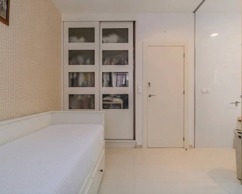 2 soveværelse Lejlighed til salg i Guardamar del Segura med swimmingpool garage - € 280.000 (Ref: 9932447)