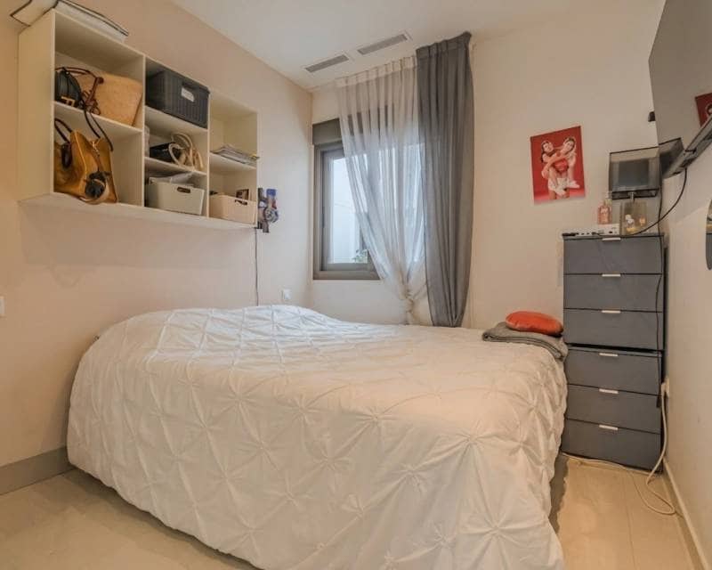 2 soveværelse Lejlighed til salg i Guardamar del Segura med swimmingpool garage - € 280.000 (Ref: 9932447)