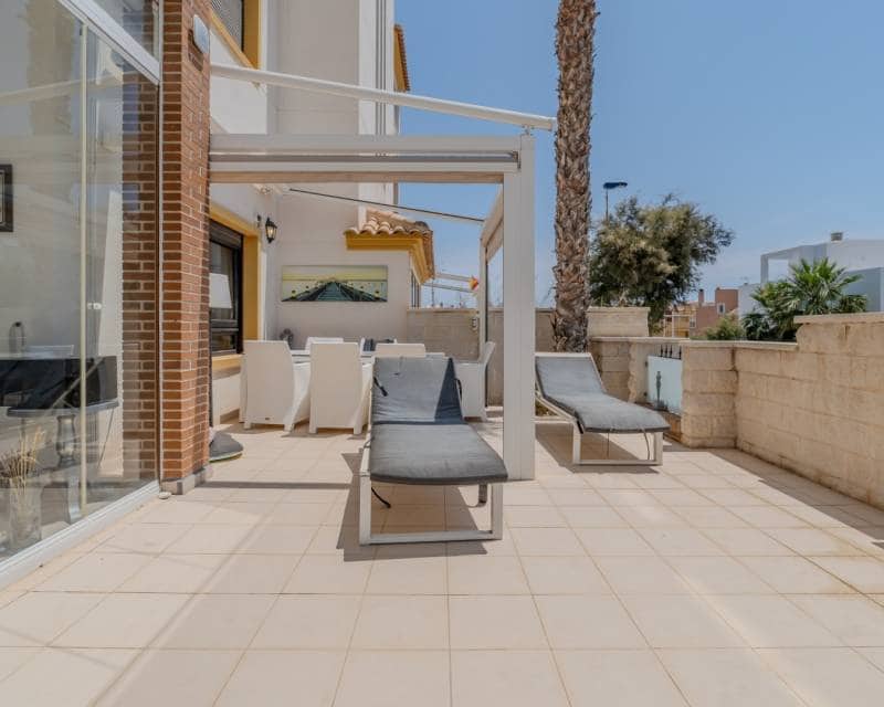 2 soveværelse Lejlighed til salg i Guardamar del Segura med swimmingpool garage - € 280.000 (Ref: 9932447)
