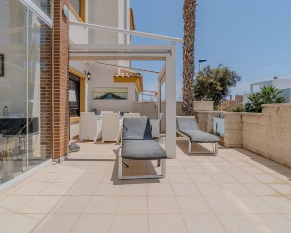 2 soveværelse Lejlighed til salg i Los Secanos, Guardamar del Segura med swimmingpool garage - € 280.000 (Ref: 9932447)