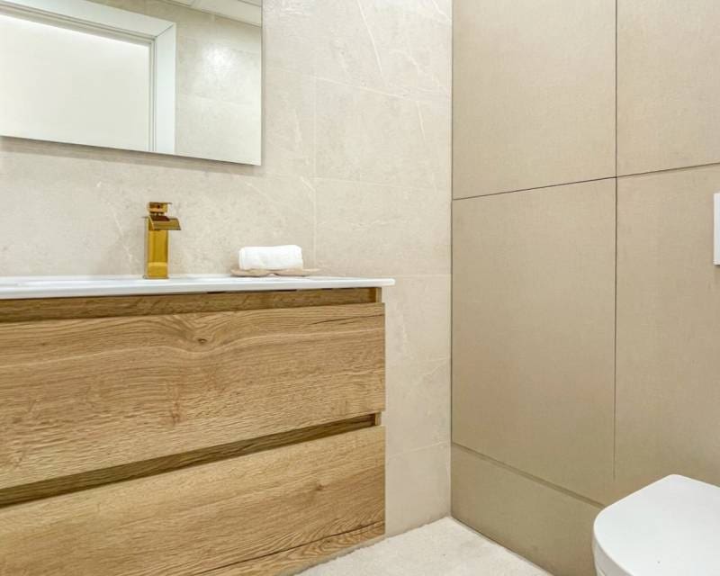 2 chambre Appartement à vendre à Torrevieja - 265 000 € (Ref: 9936974)