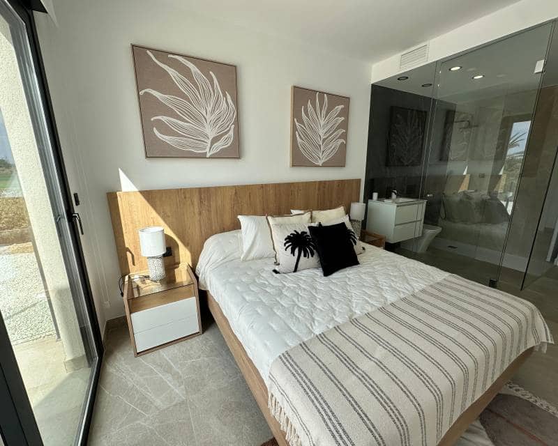 3 sypialnia Penthouse na sprzedaż w Los Alcazares z basenem - 449 000 € (Ref: 9937267)