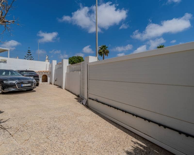 3 slaapkamer Villa te koop in San Fulgencio met zwembad garage - € 495.000 (Ref: 9938590)