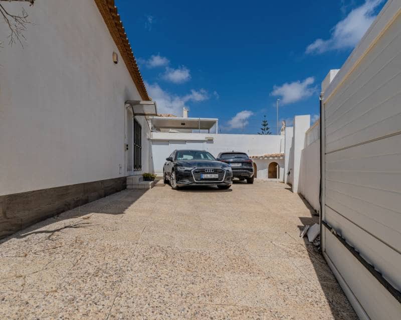 3 slaapkamer Villa te koop in San Fulgencio met zwembad garage - € 495.000 (Ref: 9938590)
