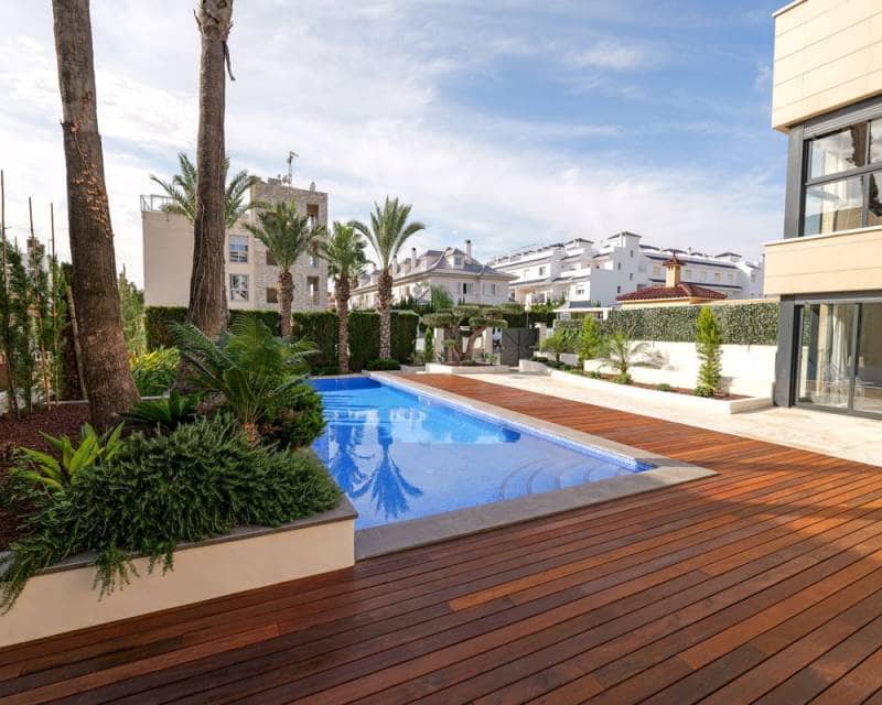 3 soverom Villa til salgs i Torrevieja - € 1 630 000 (Ref: 9938733)