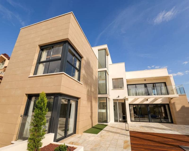 3 soverom Villa til salgs i Torrevieja - € 1 630 000 (Ref: 9938733)