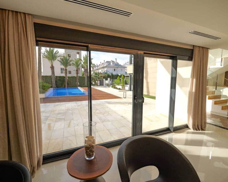 3 soverom Villa til salgs i Torrevieja - € 1 630 000 (Ref: 9938733)