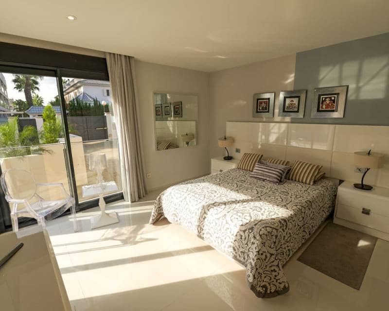 3 soverom Villa til salgs i Torrevieja - € 1 630 000 (Ref: 9938733)