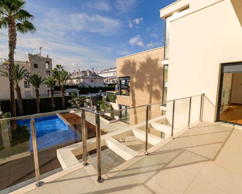 3 soverom Villa til salgs i Torrevieja - € 1 630 000 (Ref: 9938733)