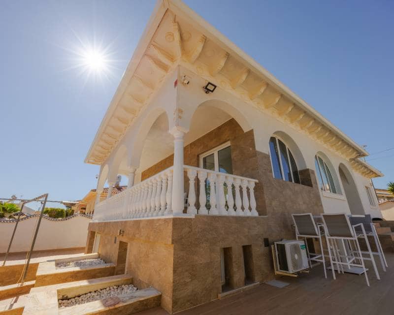 5 sypialnia Willa na sprzedaż w Ciudad Quesada z basenem garażem - 590 000 € (Ref: 9941218)