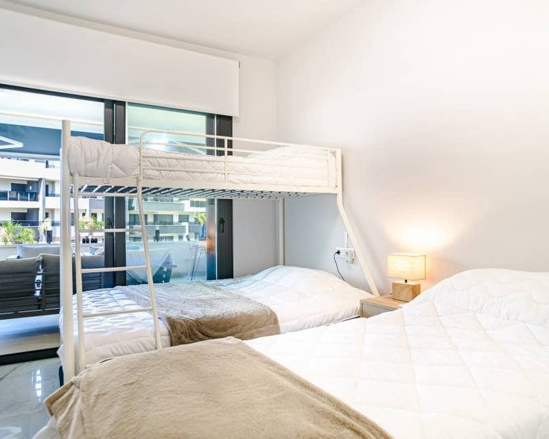 2 Zimmer Apartment zu verkaufen in Playa Flamenca mit Pool Garage - 350.000 € (Ref: 9946355)