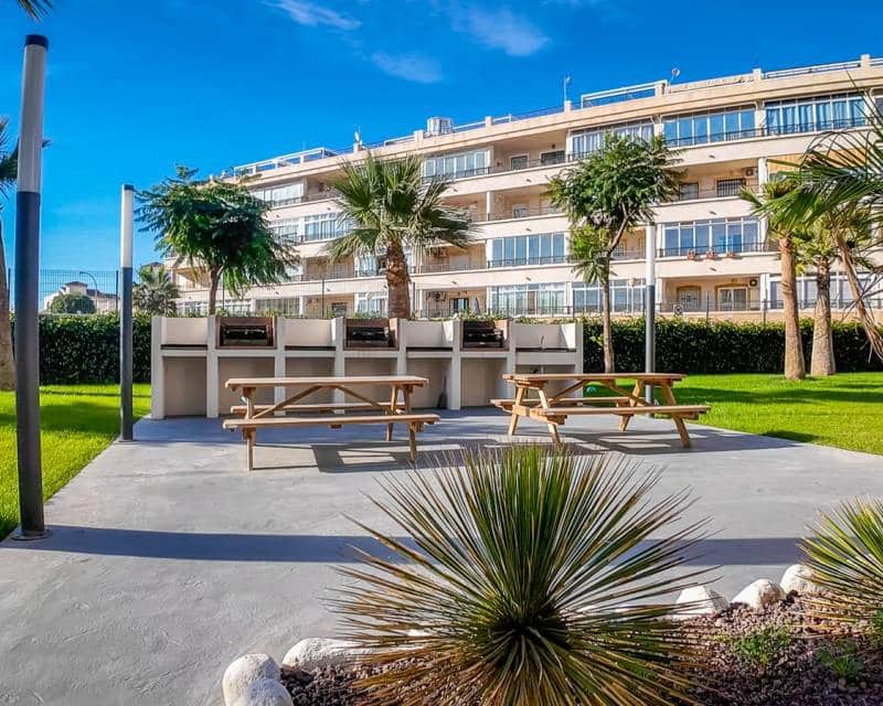 2 Zimmer Apartment zu verkaufen in Playa Flamenca mit Pool Garage - 350.000 € (Ref: 9946355)