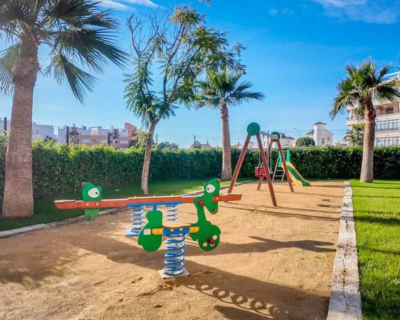 2 Zimmer Apartment zu verkaufen in Playa Flamenca mit Pool Garage - 350.000 € (Ref: 9946355)