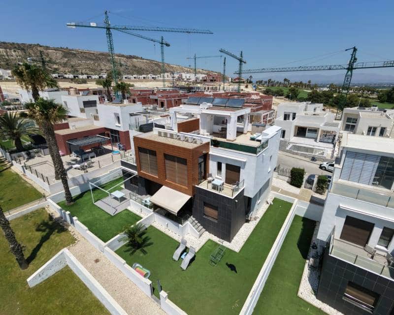 2 bedroom Penthouse for sale in Algorfa with pool garage - € 279,000 (Ref: 9946805)