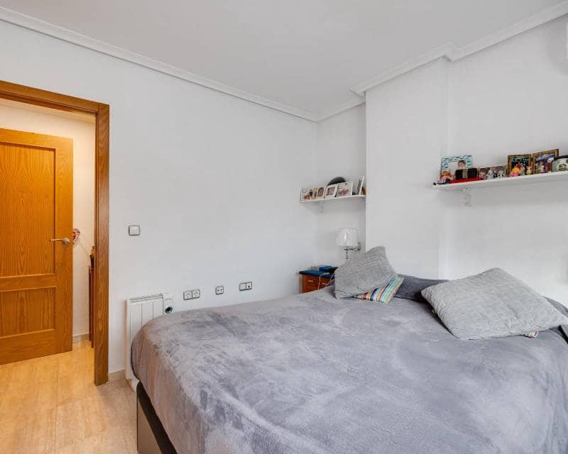 2 soveværelse Lejlighed til salg i Torrevieja med swimmingpool garage - € 189.000 (Ref: 9958444)