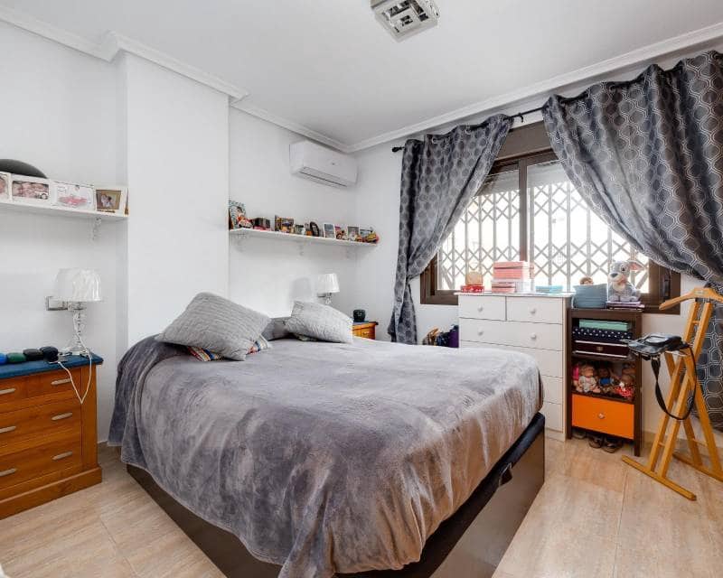 2 soveværelse Lejlighed til salg i Torrevieja med swimmingpool garage - € 189.000 (Ref: 9958444)