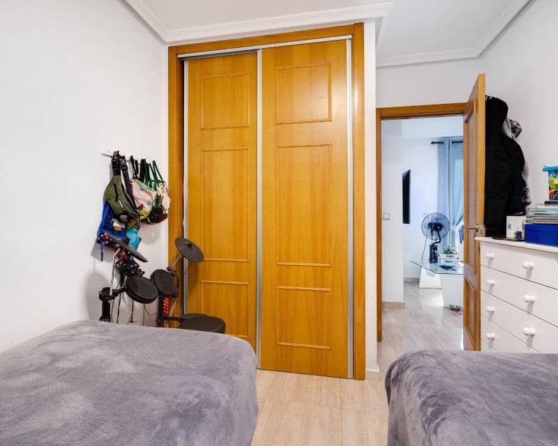 2 soveværelse Lejlighed til salg i Torrevieja med swimmingpool garage - € 189.000 (Ref: 9958444)