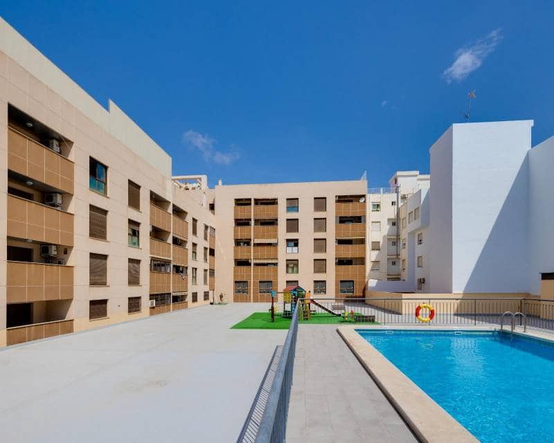 2 soveværelse Lejlighed til salg i Torrevieja med swimmingpool garage - € 189.000 (Ref: 9958444)