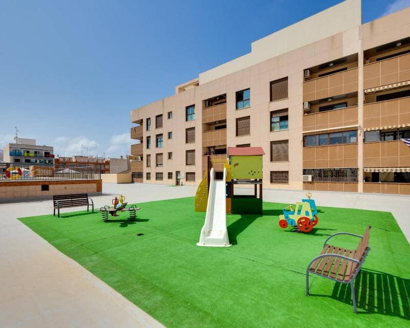2 soveværelse Lejlighed til salg i Torrevieja med swimmingpool garage - € 189.000 (Ref: 9958444)