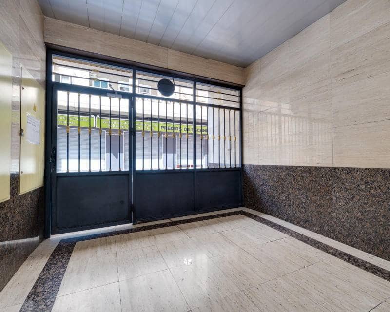 2 soveværelse Lejlighed til salg i Torrevieja med swimmingpool garage - € 189.000 (Ref: 9958444)