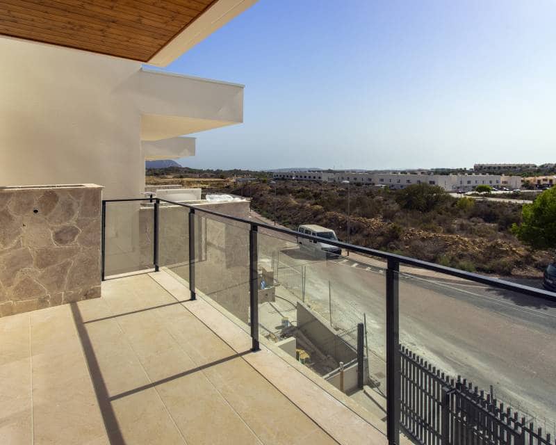 Pareado de 3 habitaciones en Monforte del Cid en venta con piscina - 365.000 € (Ref: 9970882)