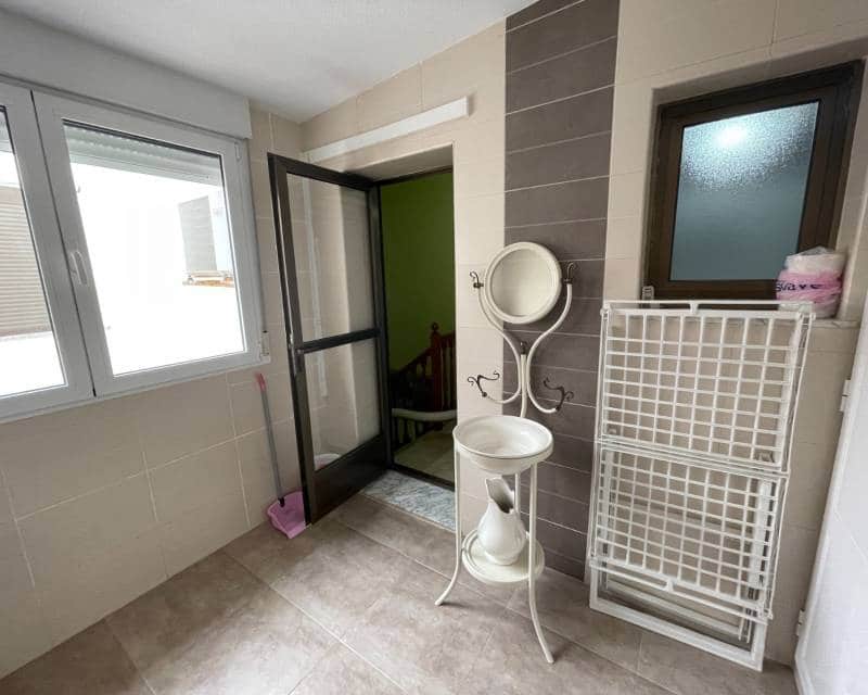 5 slaapkamer Rijtjeshuis te koop in Guardamar del Segura met zwembad garage - € 435.000 (Ref: 9970883)