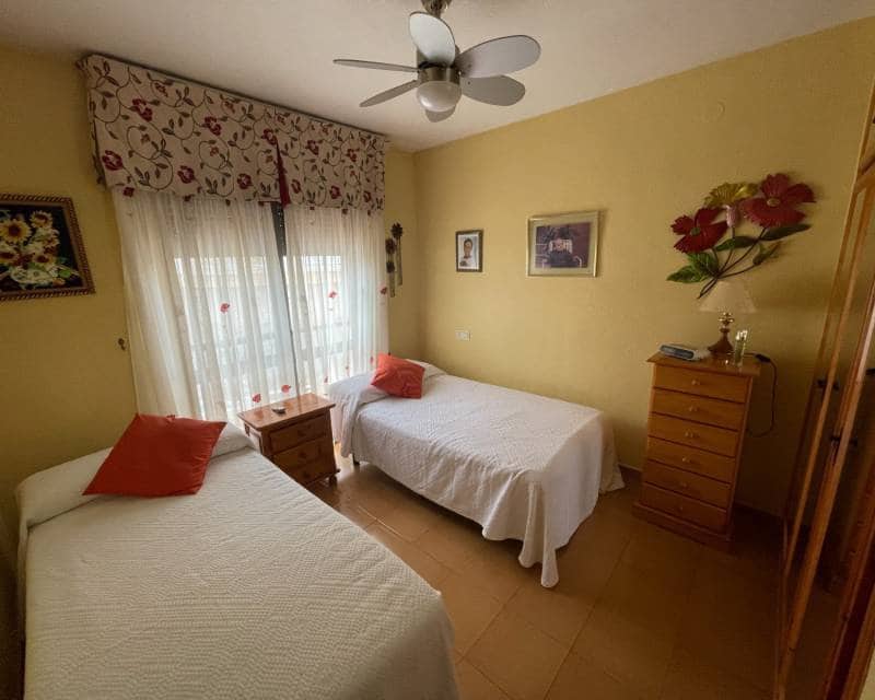 5 slaapkamer Rijtjeshuis te koop in Guardamar del Segura met zwembad garage - € 435.000 (Ref: 9970883)