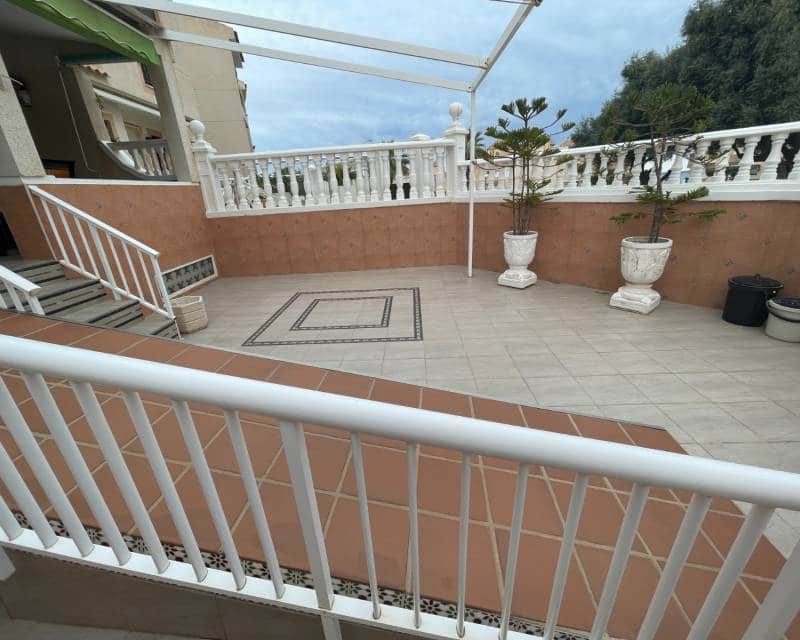 5 slaapkamer Rijtjeshuis te koop in Guardamar del Segura met zwembad garage - € 435.000 (Ref: 9970883)