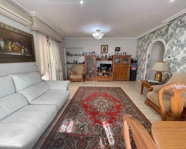 4 soverom Villa til salgs i El Moncayo, Guardamar del Segura med svømmebasseng garasje - € 410 000 (Ref: 9971618)
