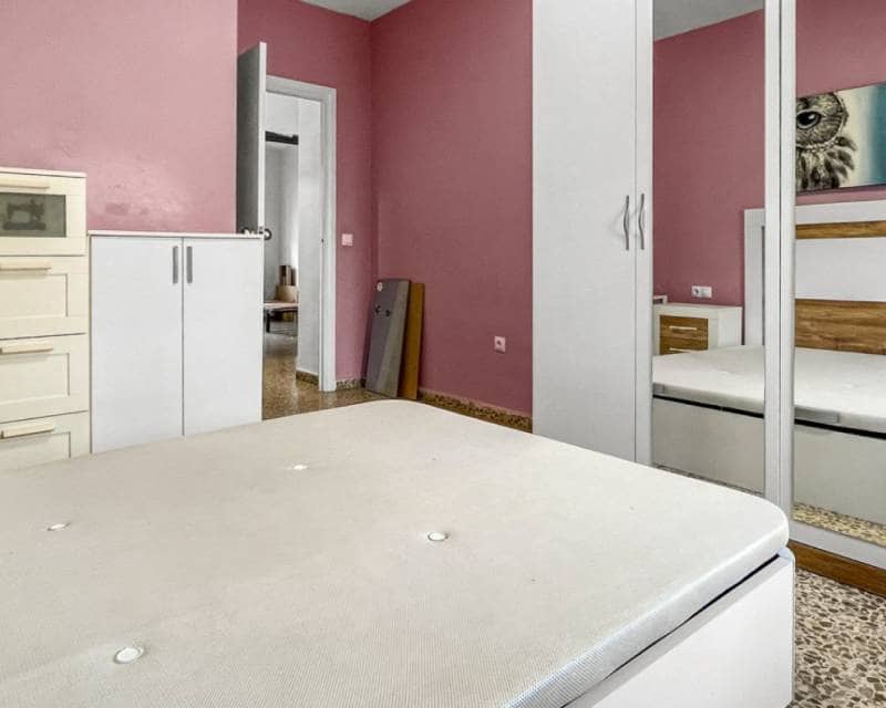 4 bedroom Apartment for sale in Guardamar del Segura with garage - € 195,000 (Ref: 9971622)