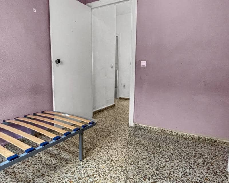 4 bedroom Apartment for sale in Guardamar del Segura with garage - € 195,000 (Ref: 9971622)