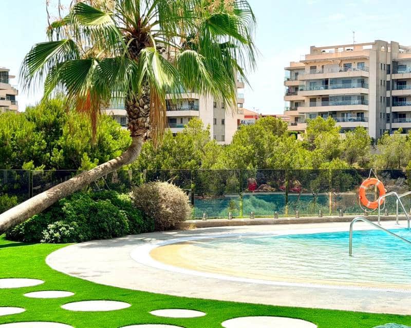 2 soverom Leilighet til salgs i Villamartin med svømmebasseng garasje - € 269 900 (Ref: 9974227)