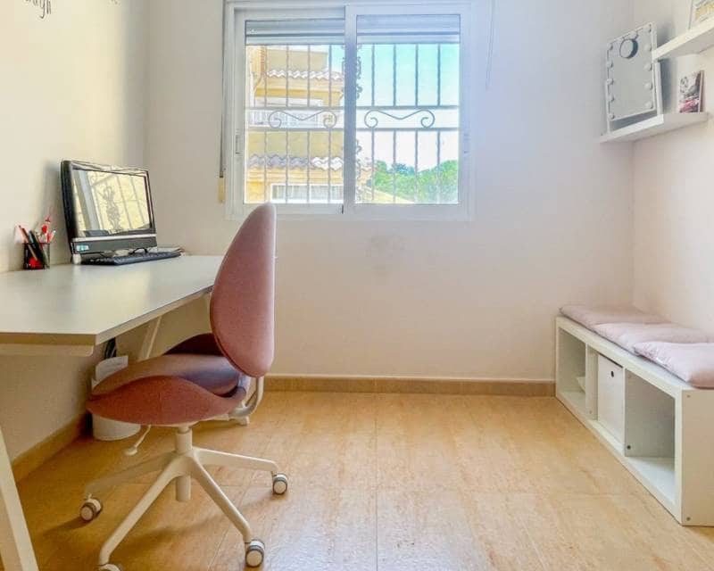 4 slaapkamer Rijtjeshuis te koop in Orihuela Costa met zwembad garage - € 339.000 (Ref: 9976021)