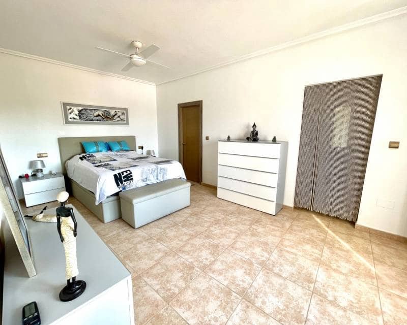 3 soveværelse Villa til salg i Catral med swimmingpool garage - € 390.000 (Ref: 9976022)