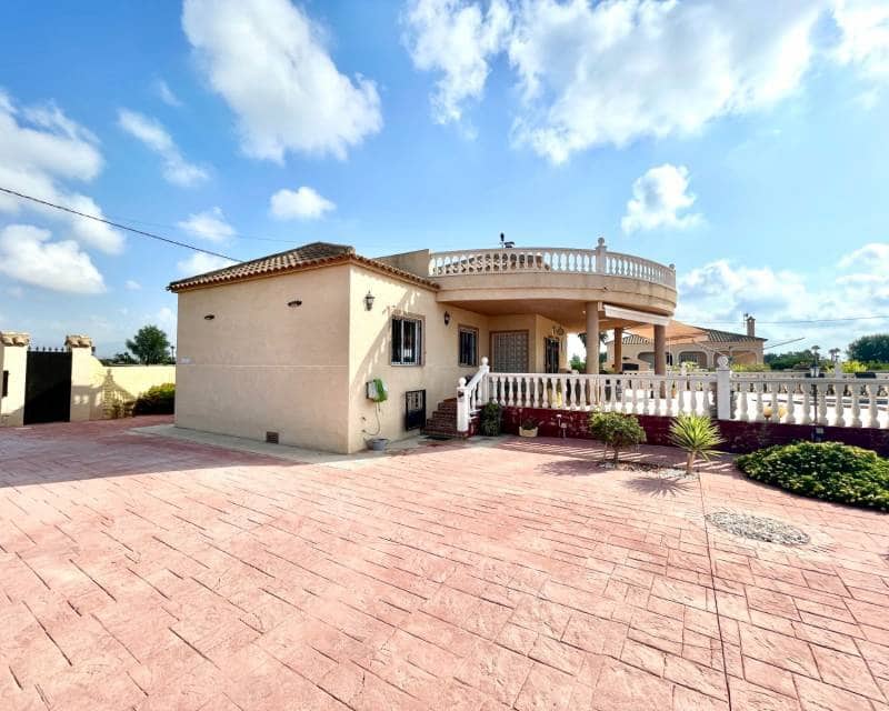 3 soveværelse Villa til salg i Catral med swimmingpool garage - € 390.000 (Ref: 9976022)