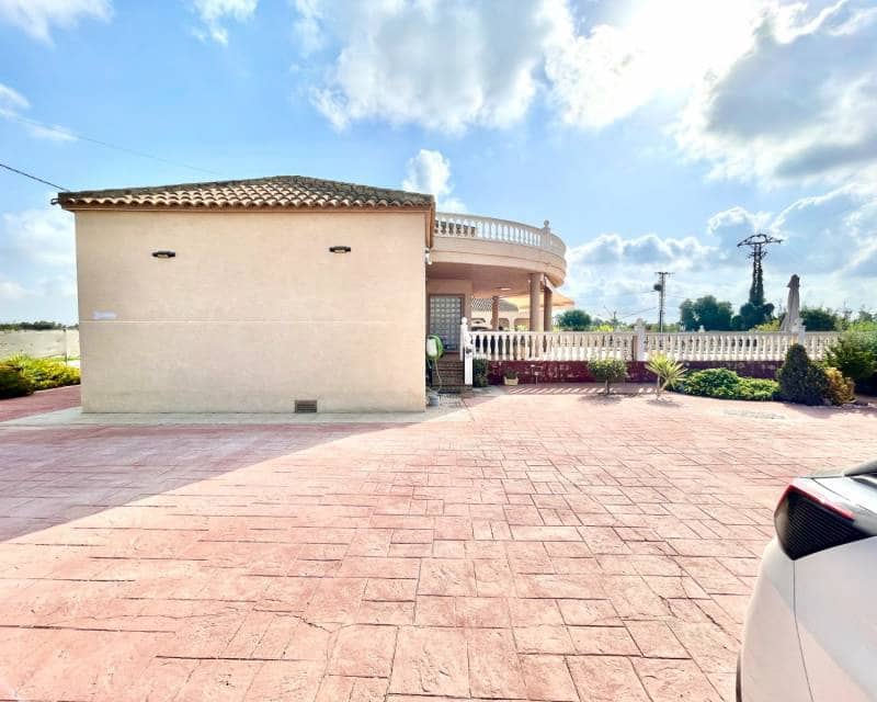 3 soveværelse Villa til salg i Catral med swimmingpool garage - € 390.000 (Ref: 9976022)
