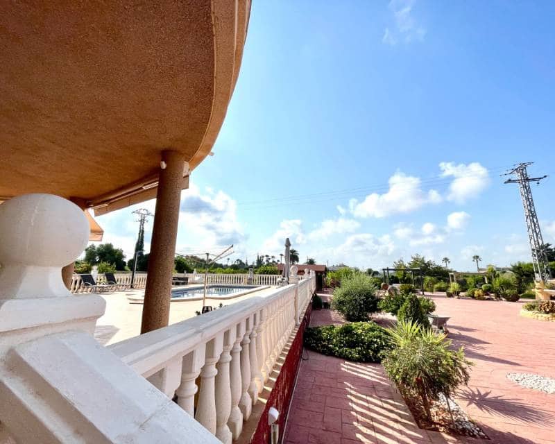 3 soveværelse Villa til salg i Catral med swimmingpool garage - € 390.000 (Ref: 9976022)