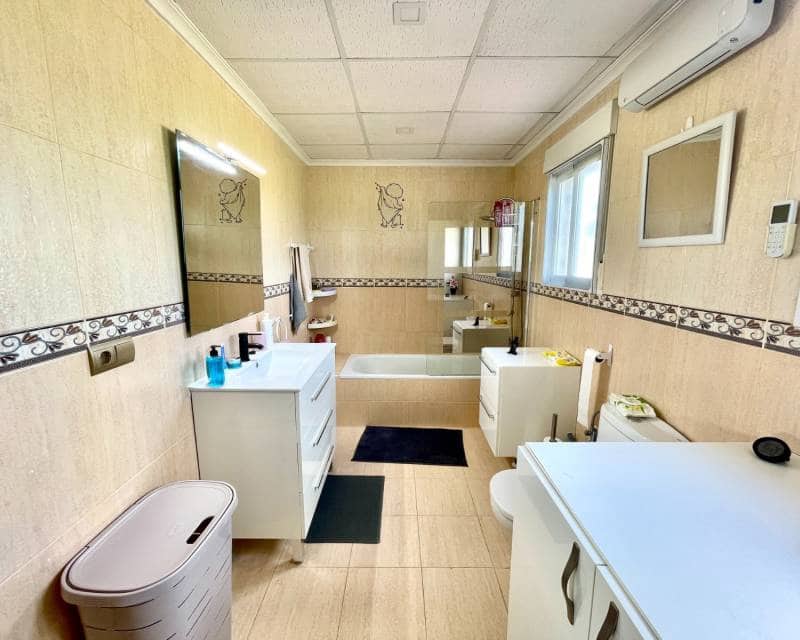 3 soveværelse Villa til salg i Catral med swimmingpool garage - € 390.000 (Ref: 9976022)