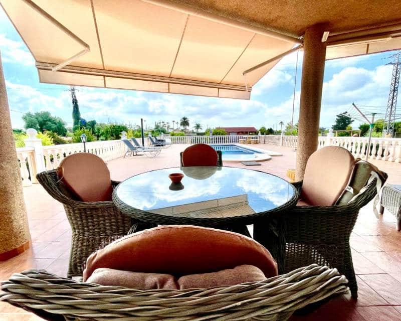 3 soveværelse Villa til salg i Catral med swimmingpool garage - € 390.000 (Ref: 9976022)