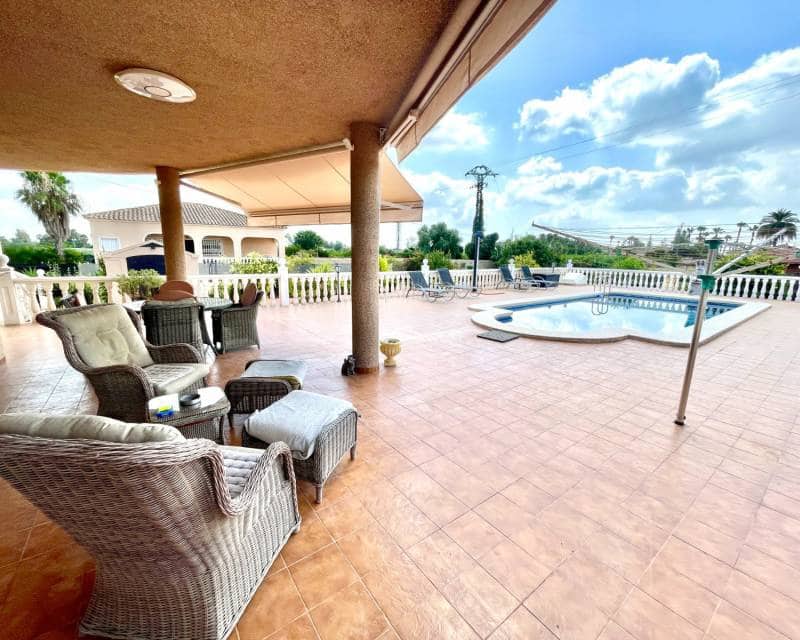 3 soveværelse Villa til salg i Catral med swimmingpool garage - € 390.000 (Ref: 9976022)