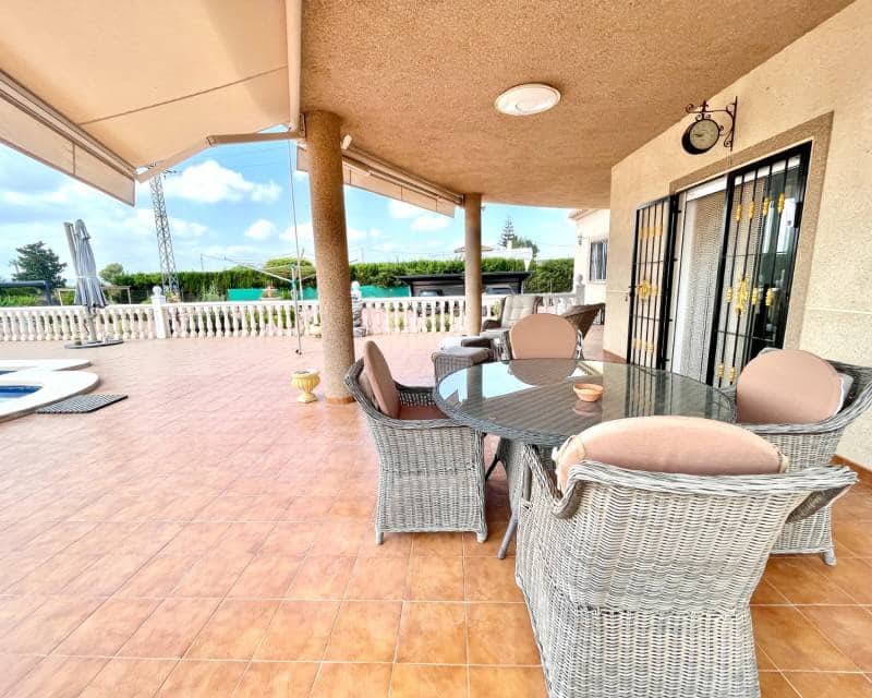 3 soveværelse Villa til salg i Catral med swimmingpool garage - € 390.000 (Ref: 9976022)