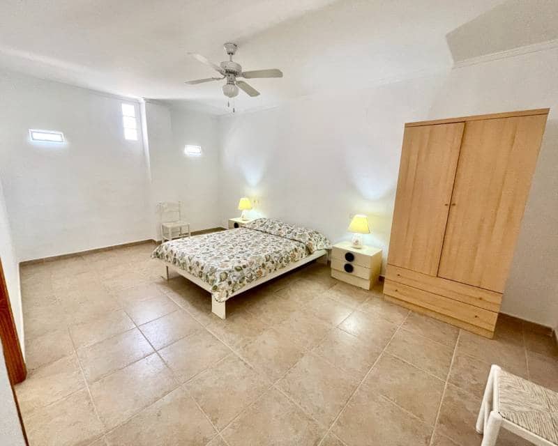Chalet de 4 habitaciones en Daya Nueva en venta con piscina - 395.000 € (Ref: 9981658)