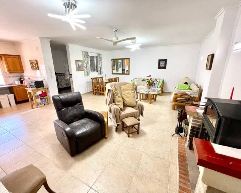 Chalet de 4 habitaciones en Daya Nueva en venta con piscina - 395.000 € (Ref: 9981658)