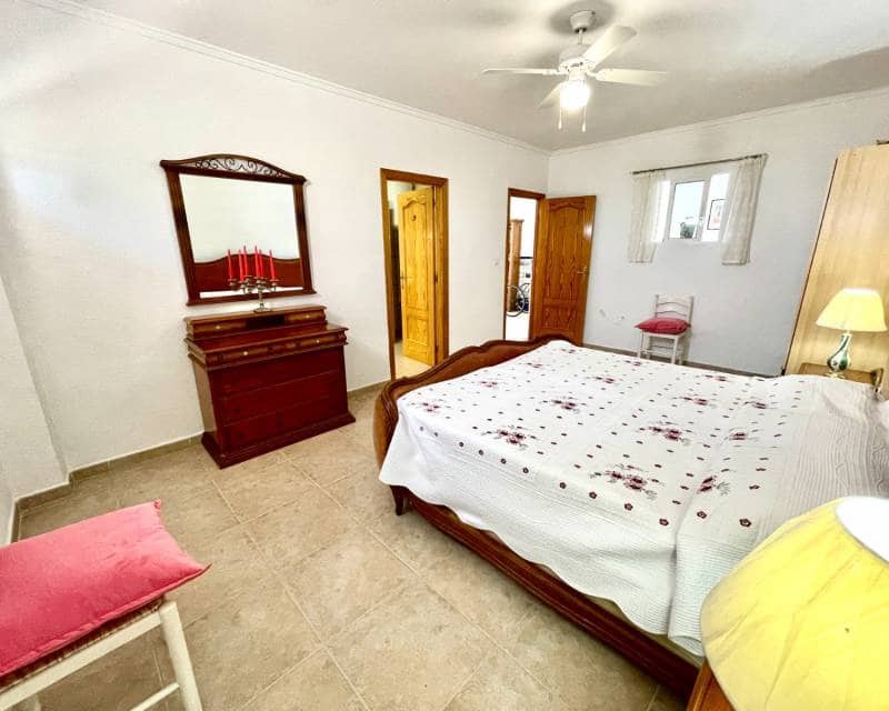 Chalet de 4 habitaciones en Daya Nueva en venta con piscina - 395.000 € (Ref: 9981658)