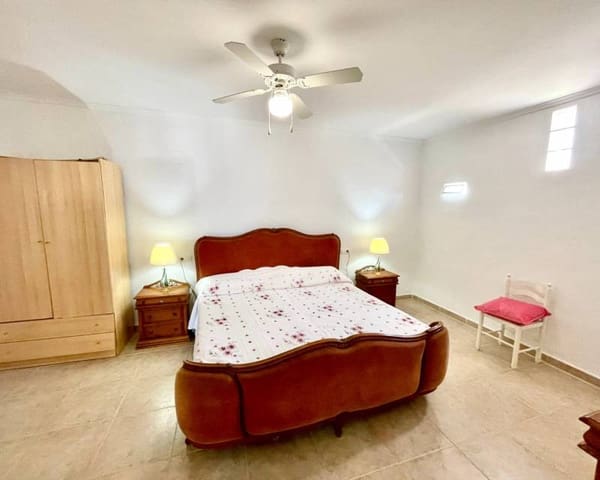 Chalet de 4 habitaciones en Daya Nueva en venta con piscina - 395.000 € (Ref: 9981658)