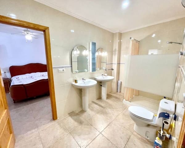 Chalet de 4 habitaciones en Daya Nueva en venta con piscina - 395.000 € (Ref: 9981658)
