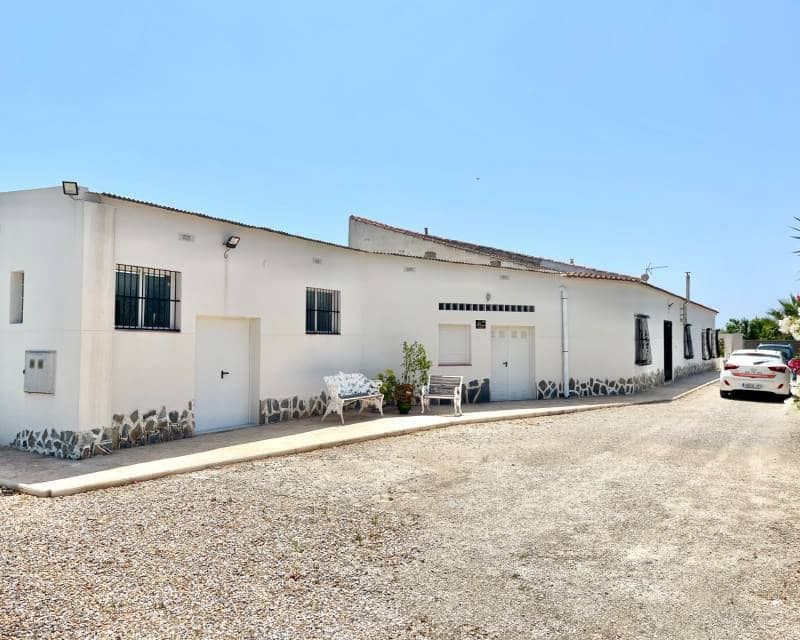 Chalet de 4 habitaciones en Daya Nueva en venta con piscina - 395.000 € (Ref: 9981658)