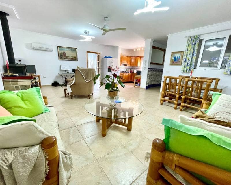 Chalet de 4 habitaciones en Daya Nueva en venta con piscina - 395.000 € (Ref: 9981658)