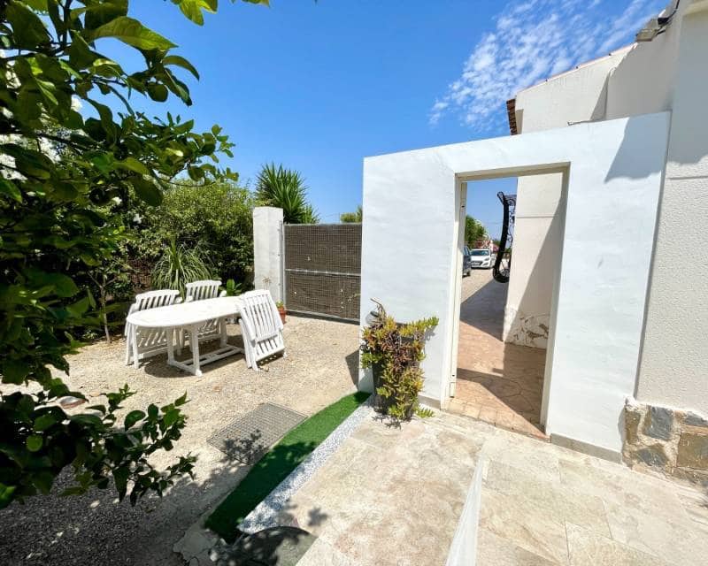 Chalet de 4 habitaciones en Daya Nueva en venta con piscina - 395.000 € (Ref: 9981658)