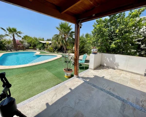 Chalet de 4 habitaciones en Daya Nueva en venta con piscina - 395.000 € (Ref: 9981658)
